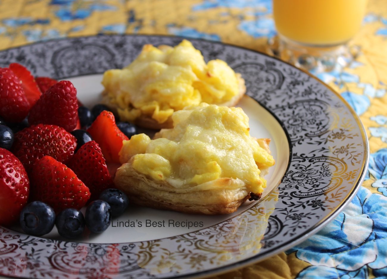 Scrambled Eggs in Puff Pastry Cups