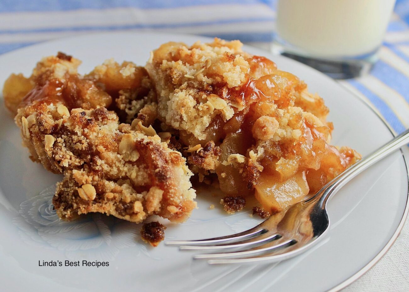 https://lindasbestrecipes.com/wp-content/uploads/2023/09/The-Best-Apple-Crisp-1300x930.jpg